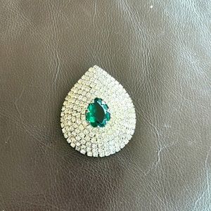 Vintage Stunning Celebrity New York Brooch